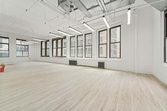 7 W 45th St, New York, NY for lease Building Photo- Image 1 of 4