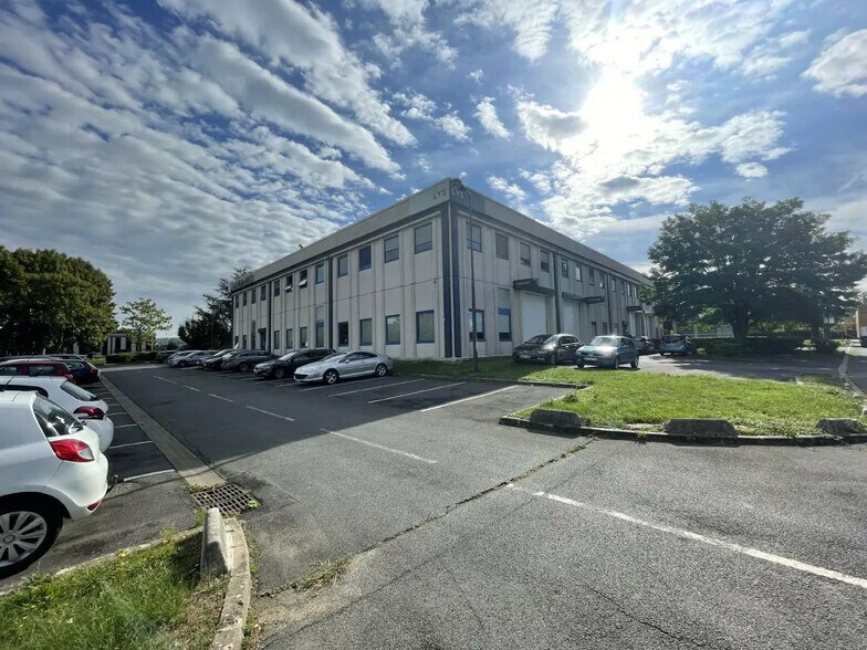 Flex dans Villebon-sur-Yvette à louer - Photo du bâtiment - Image 2 de 12