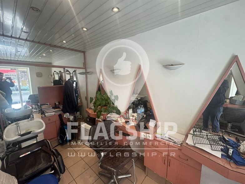 Retail in Paris for lease - Interior Photo - Image 3 of 6