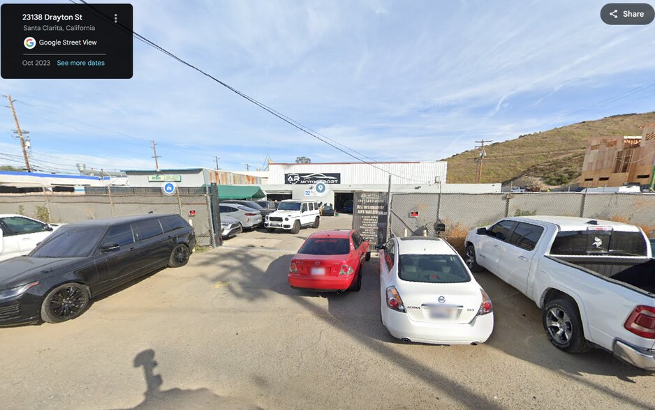 23045 Drayton St, Santa Clarita, CA à vendre - Photo du bâtiment - Image 2 de 40
