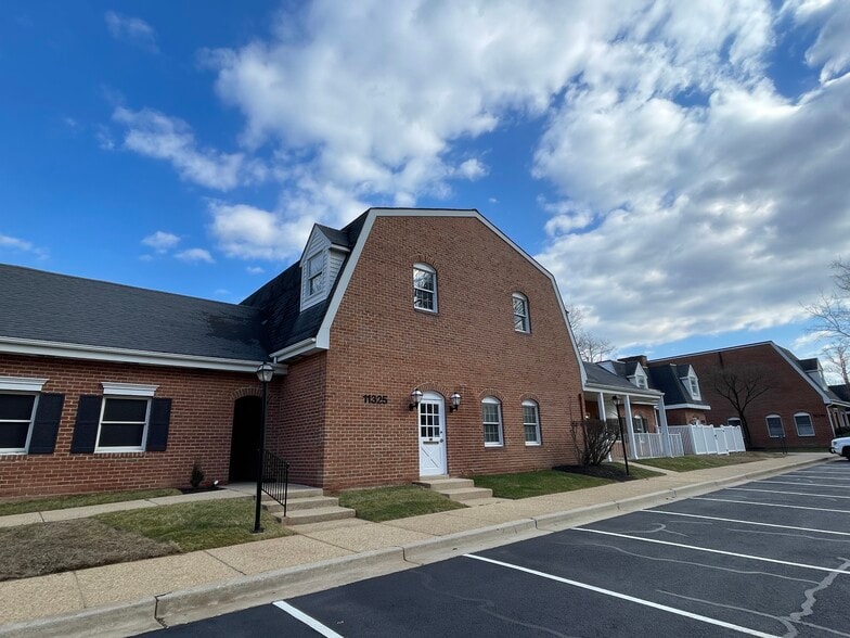 11325 Pembrooke Sq, Waldorf, MD for sale - Building Photo - Image 2 of 4