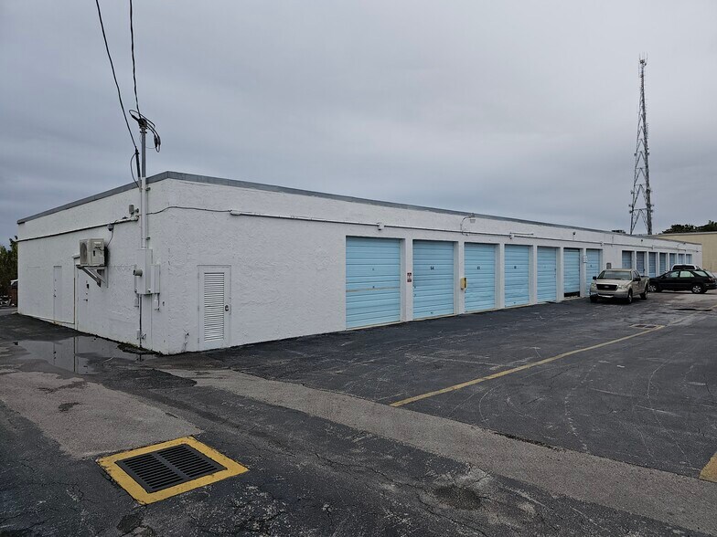 1233 Old Dixie Hwy, Lake Park, FL à louer - Photo du bâtiment - Image 3 de 4