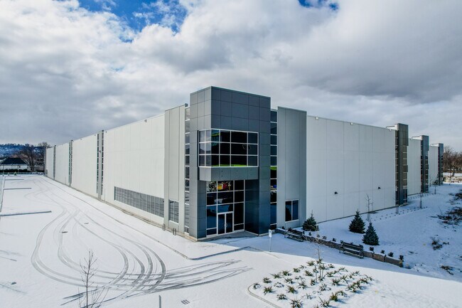 Plus de détails pour 16 Studebaker Pl, Hamilton, ON - Industriel à louer