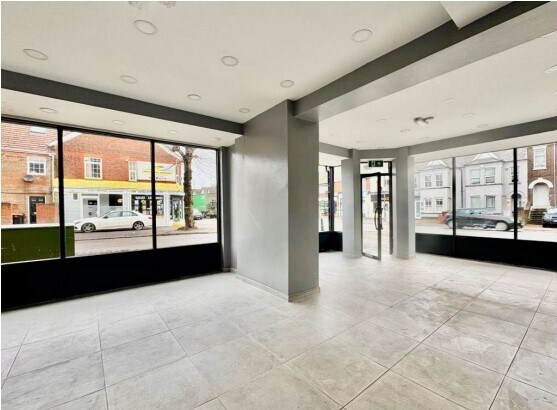 139 High Street North, Dunstable for sale - Interior Photo - Image 3 of 6
