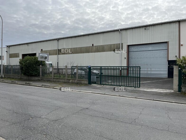 Local d'activités dans Argenteuil à vendre - Photo du bâtiment - Image 1 de 11