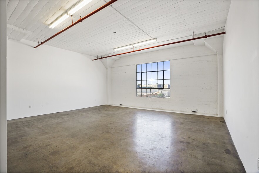 1340 E 6th St, Los Angeles, CA à louer - Photo intérieure - Image 3 de 16