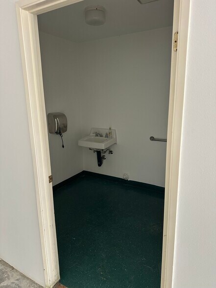 1302 Sepulveda Blvd, Harbor City, CA à louer - Photo du bâtiment - Image 3 de 6