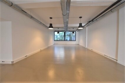32 rue de Paradis, Paris for sale Interior Photo- Image 1 of 3