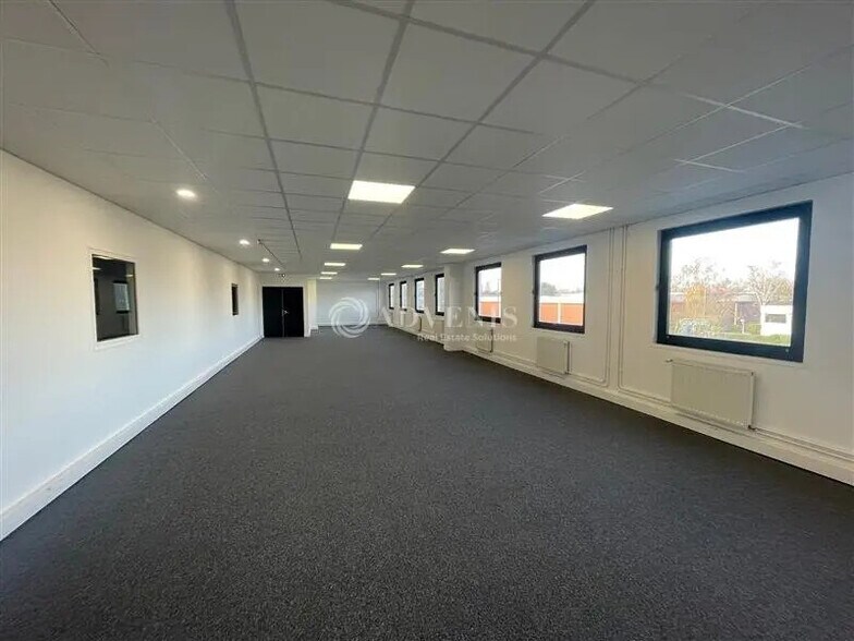 Bureau dans Lisses à louer - Photo intérieure - Image 2 de 3