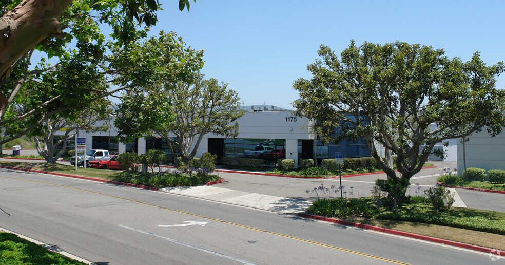 1175 Park Center Dr, Vista, CA à louer - Photo du bâtiment - Image 3 de 7