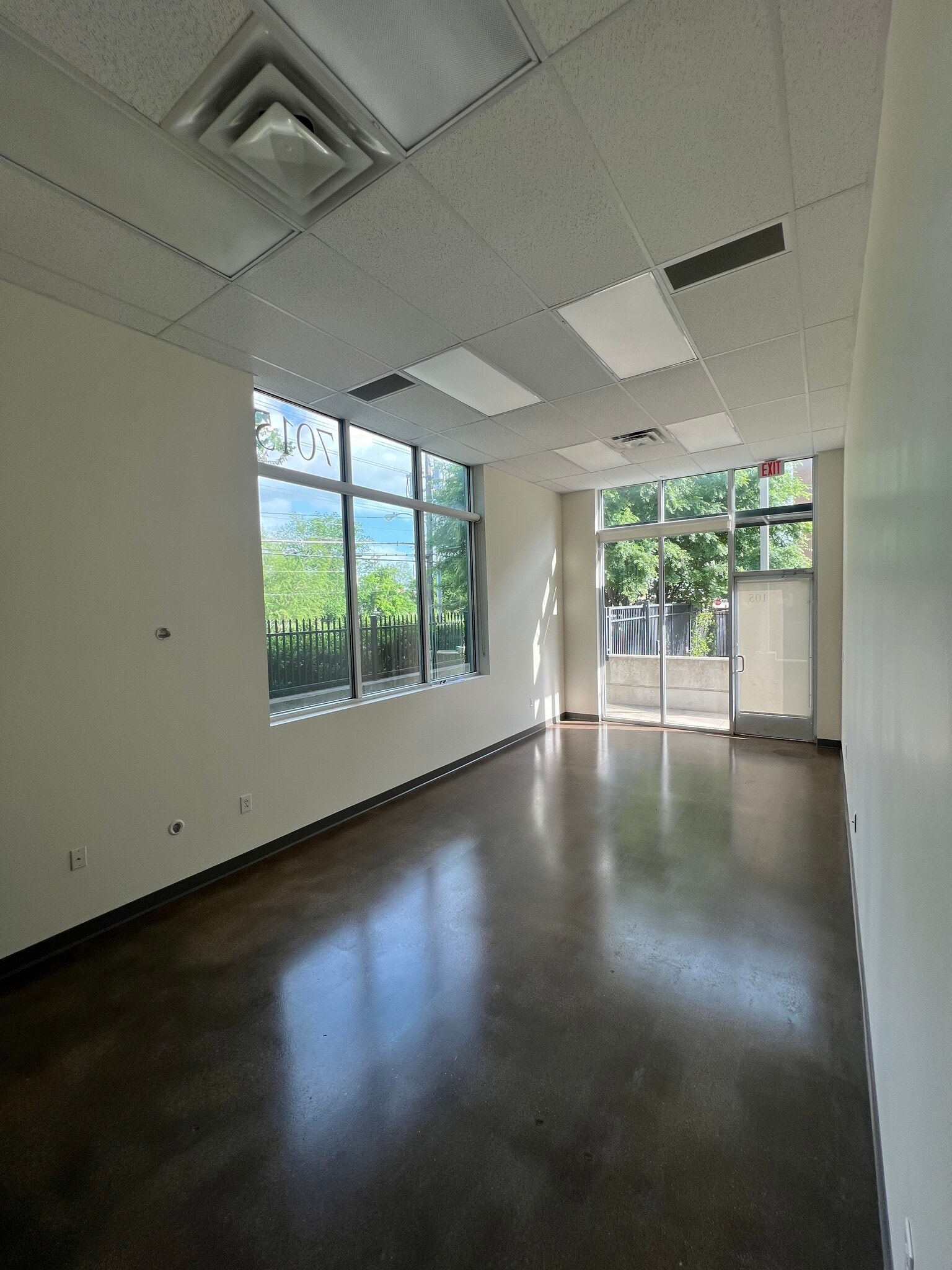7015 Twin Hills Ave, Dallas, TX à louer Photo intérieure- Image 1 de 7