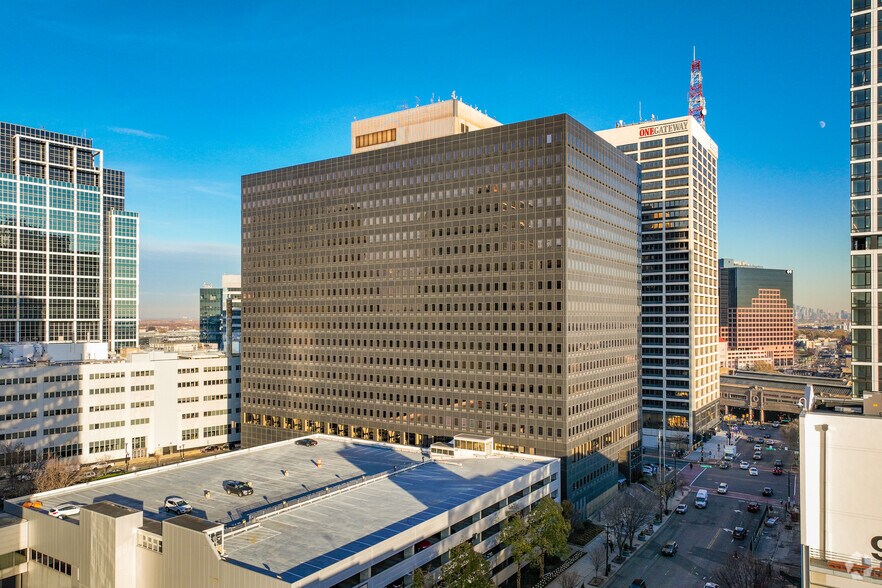 2 Gateway Ctr, Newark, NJ à louer - Photo du bâtiment - Image 3 de 6