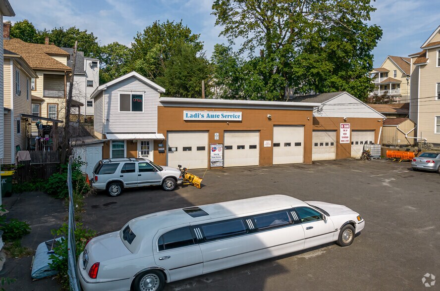 1663 E Main St, Waterbury, CT à vendre - Photo principale - Image 1 de 1