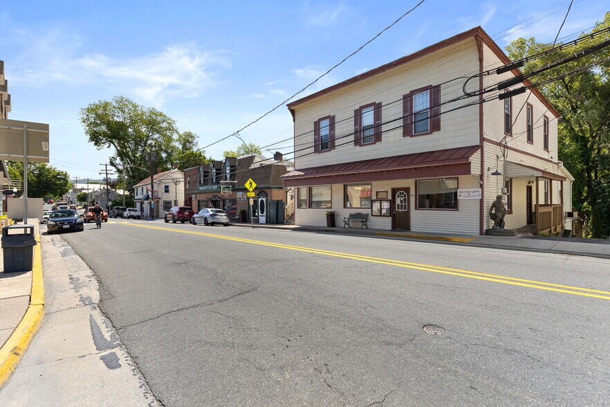 125 S Main St, Edinburg, VA à vendre - Photo du bâtiment - Image 3 de 3