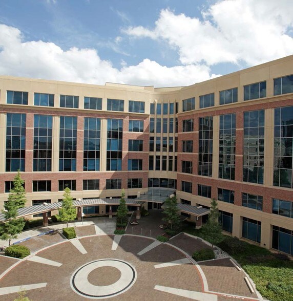 15725 Dallas Pky, Addison, TX à louer - Photo du bâtiment - Image 2 de 14