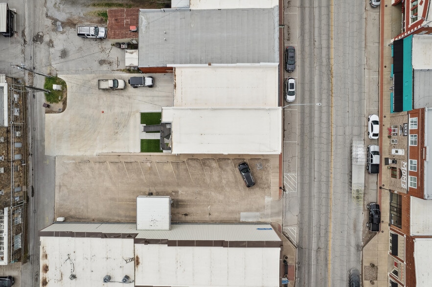 216 E Rogers Blvd, Skiatook, OK for sale - Building Photo - Image 2 of 33