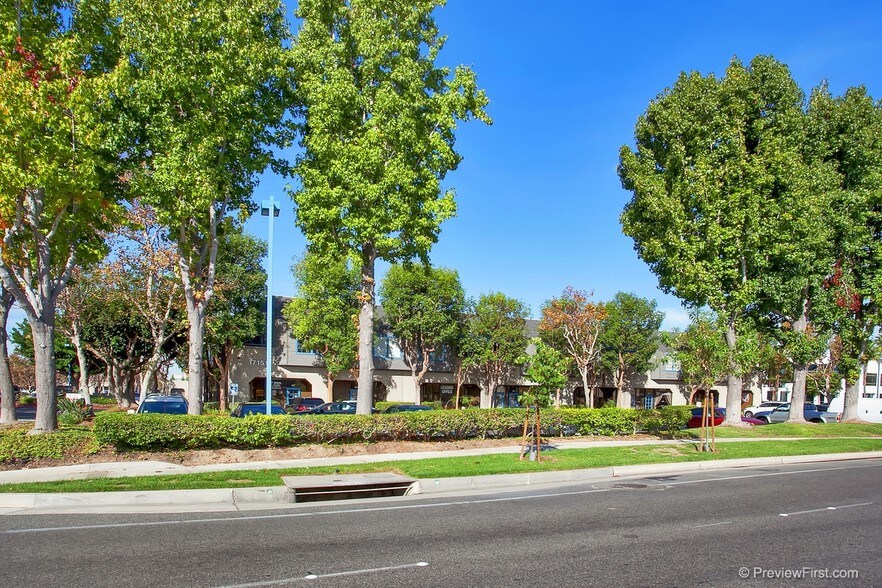 17151 Newhope St, Fountain Valley, CA à louer - Photo du bâtiment - Image 2 de 11