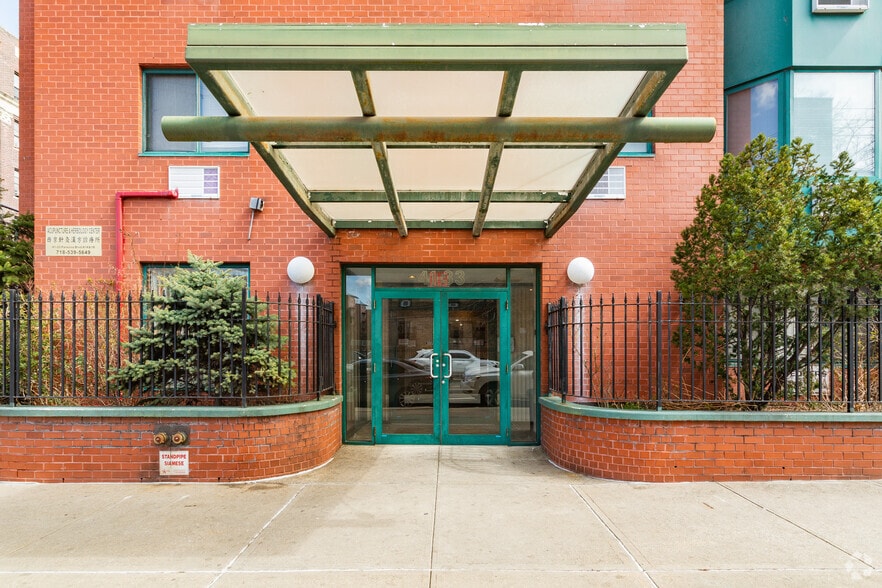 4133 Parsons Blvd, Flushing, NY for sale - Building Photo - Image 2 of 6