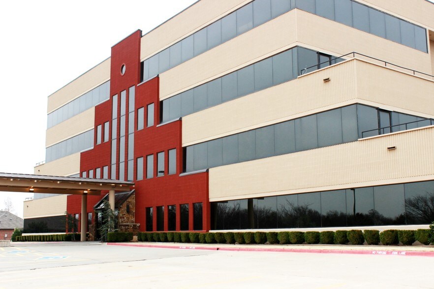 13321 N Meridian Ave, Oklahoma City, OK à louer - Photo du bâtiment - Image 3 de 9