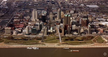 200 N Broadway, Saint Louis, MO - AERIAL  map view