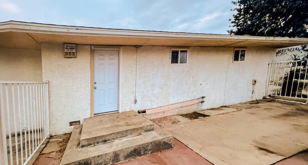 2611 N Fresno St, Fresno, CA for sale - Building Photo - Image 2 of 3