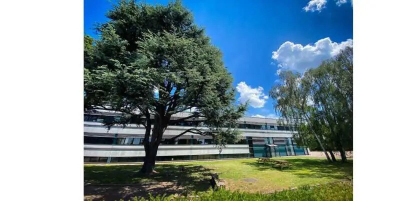 Bureau dans Sotteville-lès-Rouen à louer - Photo du bâtiment - Image 1 de 2