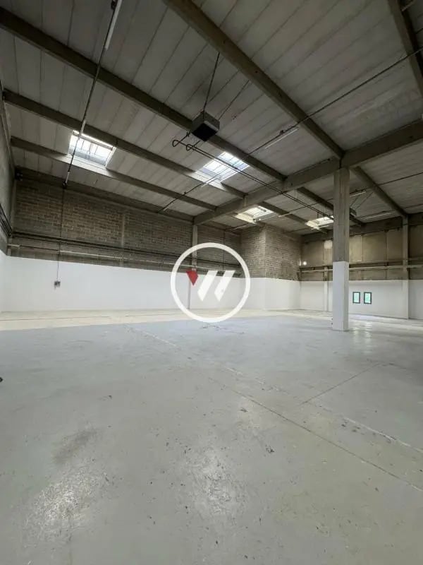 Flex in Sarcelles for lease Building Photo- Image 1 of 14