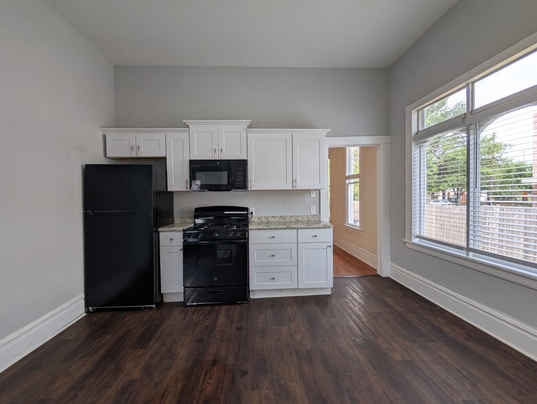 1142 Yale St, Houston, TX for lease - Building Photo - Image 3 of 9