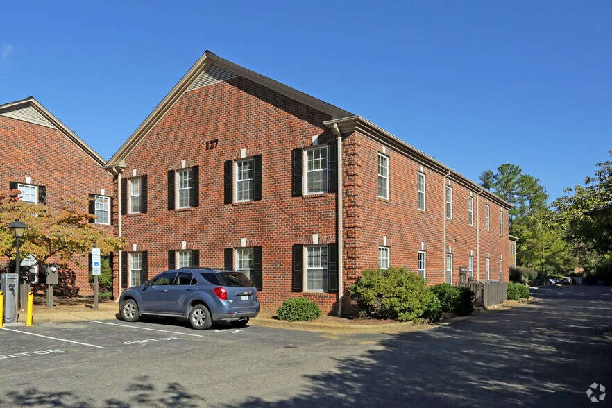 127 Kingston Dr, Chapel Hill, NC à louer - Photo principale - Image 1 de 12
