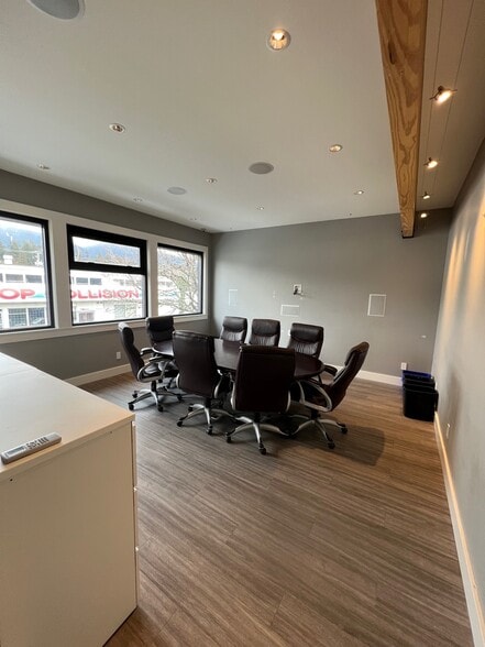 1127 W 14th St, North Vancouver, BC for lease - Interior Photo - Image 2 of 5