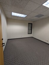 7590 Fay Ave, La Jolla, CA à louer Photo intérieure- Image 1 de 7