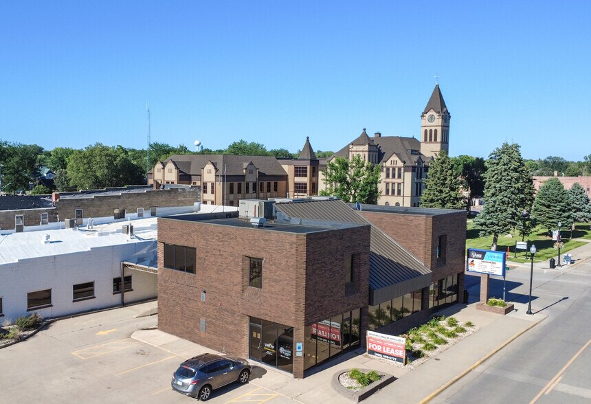 102 W 5th St, Canton, SD à vendre - Photo du bâtiment - Image 2 de 23