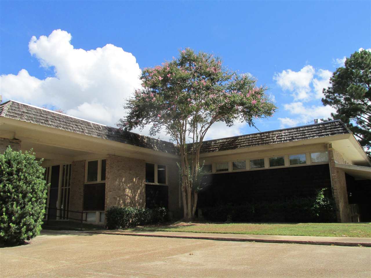 136 Jefferson Davis Blvd, Natchez, MS for sale Primary Photo- Image 1 of 1