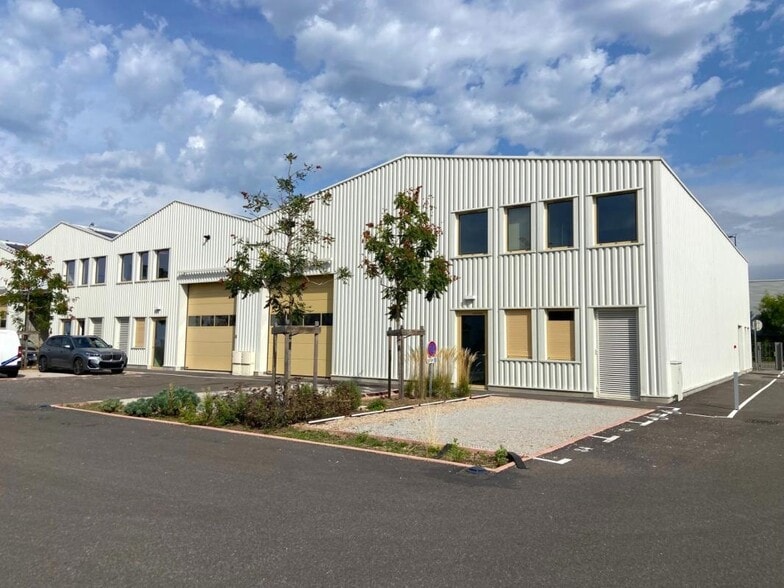 20-26 Rue Marius Grosso, Vaulx-en-Velin for lease - Building Photo - Image 1 of 20