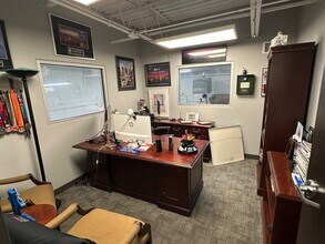 7615 W 100th Pl, Bridgeview, IL à louer Photo intérieure- Image 2 de 6