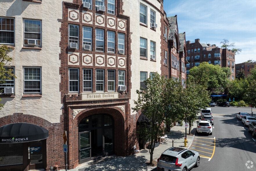 14 Harwood Ct, Scarsdale, NY for lease - Building Photo - Image 2 of 6