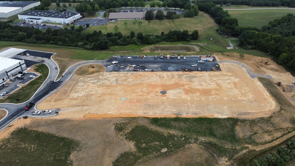 108 Industry Way, Staunton, VA for sale - Building Photo - Image 2 of 4