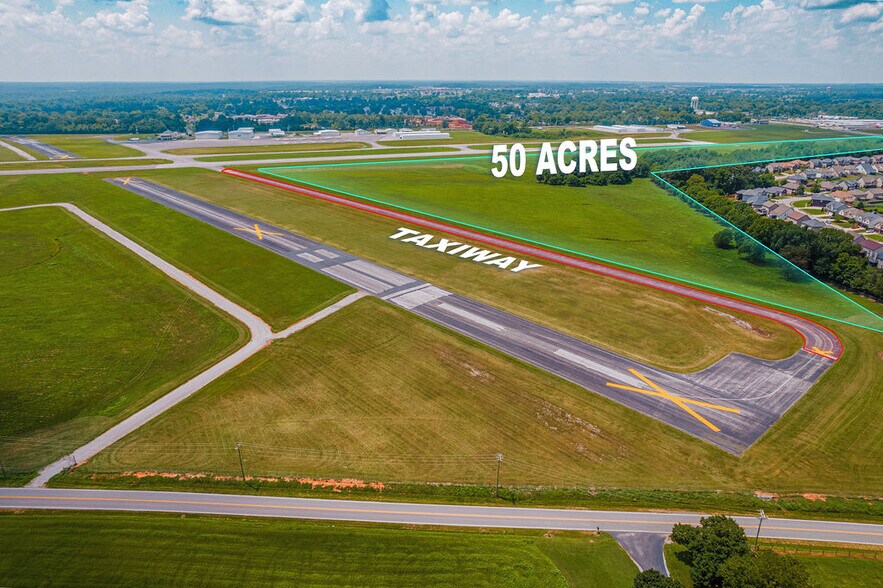 200 Outlaw Field Rd, Clarksville, TN à louer - Photo du bâtiment - Image 3 de 12