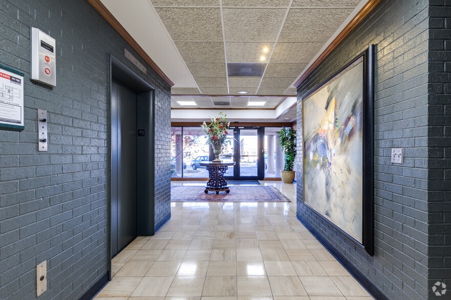 2901-2915 N Classen Blvd, Oklahoma City, OK for lease - Lobby - Image 2 of 19