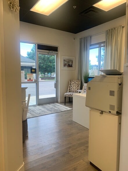 12295 N Pennsylvania St, Thornton, CO for lease - Interior Photo - Image 2 of 14