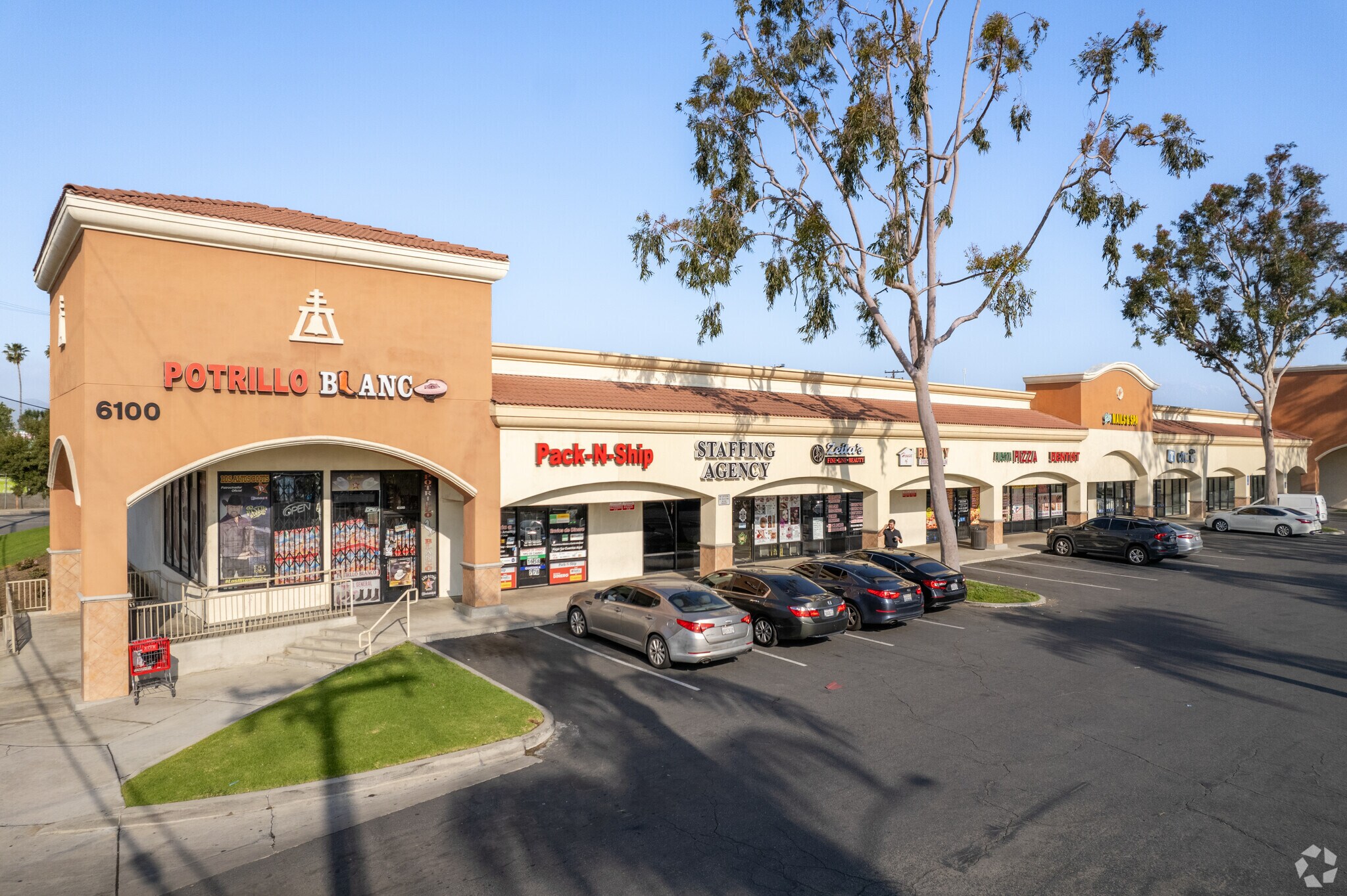 6150-6350 Van Buren Blvd, Riverside, CA à louer Photo principale- Image 1 de 26