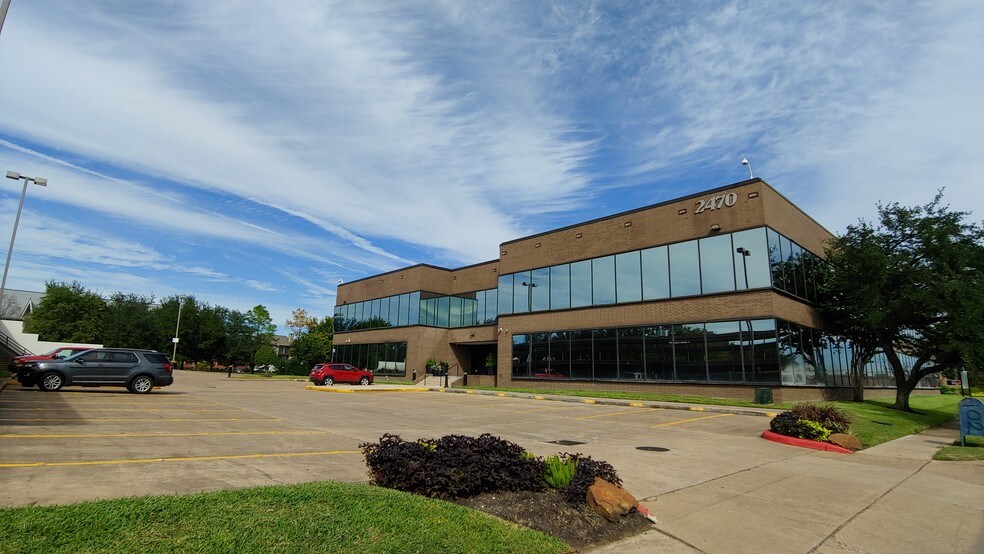 2470 Gray Falls Dr, Houston, TX à louer - Photo du bâtiment - Image 2 de 11