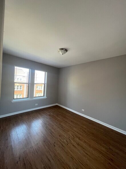 7700 S Saginaw Ave, Chicago, IL à vendre - Photo du bâtiment - Image 3 de 5