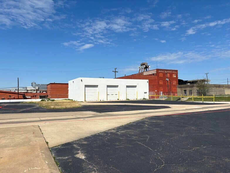 812 E 9th St, Fort Worth, TX à louer - Photo du bâtiment - Image 2 de 9