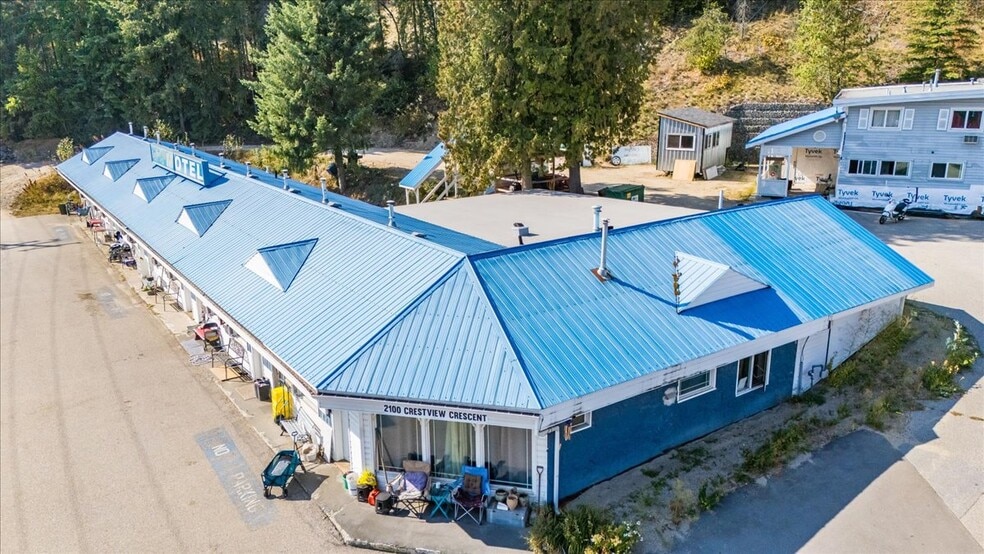 2100 Cres Crestview, Castlegar, BC for sale - Building Photo - Image 2 of 5
