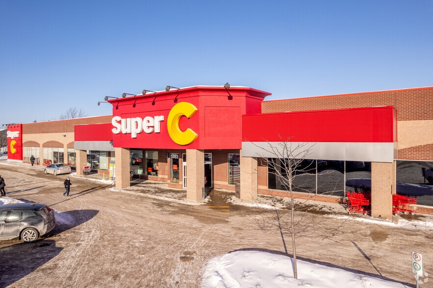 5333 Boul Laurier, Terrebonne, QC à louer - Photo du bâtiment - Image 2 de 7