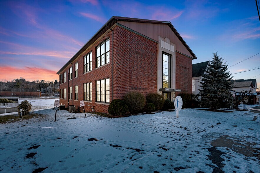 301 Delaware Ave, Olyphant, PA à vendre - Photo du bâtiment - Image 3 de 95
