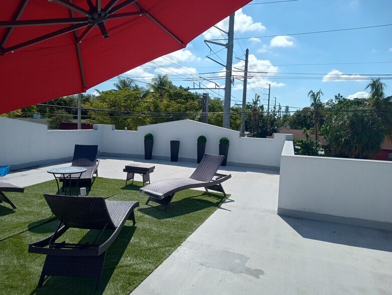 305 NW 58th St, Miami, FL à vendre - Photo du bâtiment - Image 2 de 4