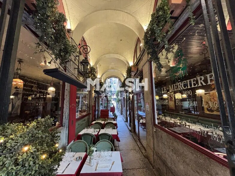Bureau dans Lyon à louer - Photo du bâtiment - Image 2 de 10