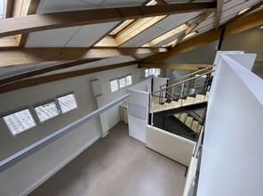 Office in Montreuil for lease Building Photo- Image 2 of 10